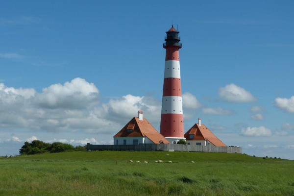 Westerhever Leuchtturm in grün