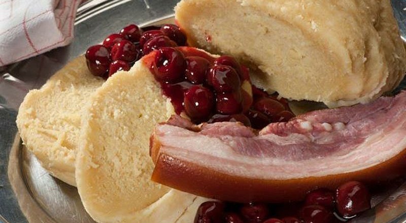 Mehlbeutel mit Roter Sauce und Schweinebacke