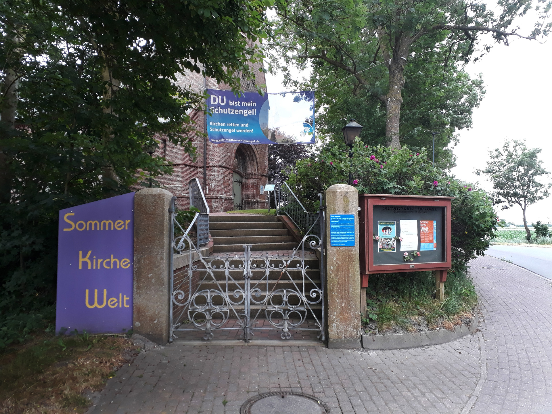 einladend präsentiert sich die Kirche